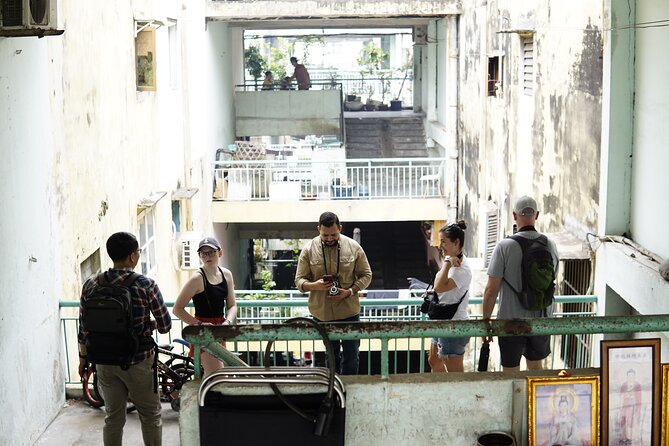 Using Medium Format film camera to discover Saigon - Stop 1: Coffee culture at a long-running shop and a 1968 landmark